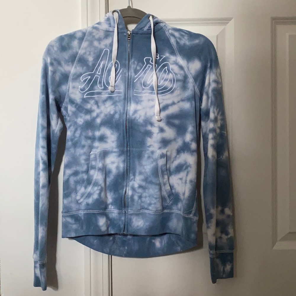 Blue and white aeropostale zip up size small.